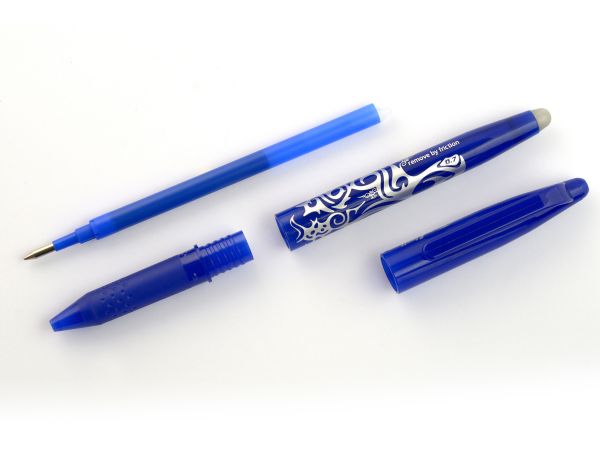 Stylos effaçables Stylos à friction à billes à rouleaux Stylos animaux Bleu  effaçable 0,5 mm Stylos à bille Étudiants Papeterie Cadeaux Ensemble bleu 4  stylos + 2 gommes + 20 Refi
